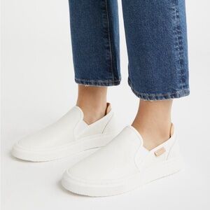 UGG Women's Alameda White Leather Slip On Sneakers NWOB Size 9.5